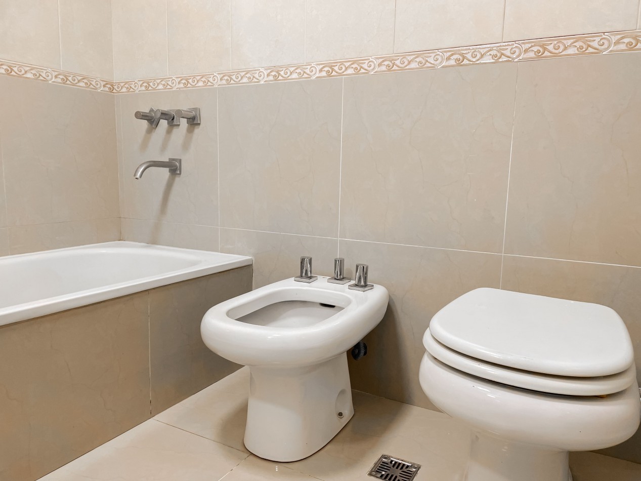 -EXCELENTE CHALET 5 AMB RECICLADO A NUEVO PARQUE LURO