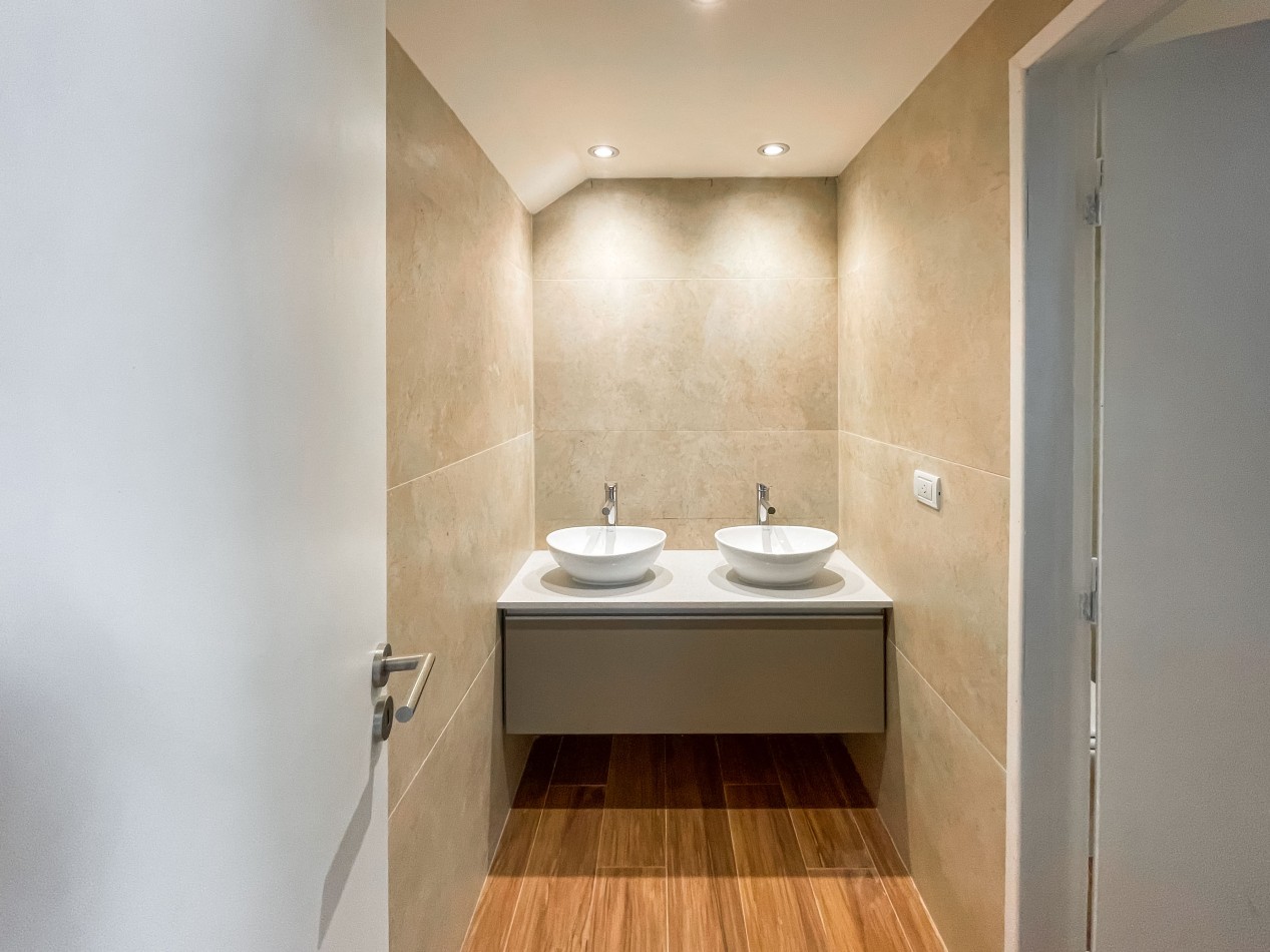 -EXCELENTE CHALET 5 AMB RECICLADO A NUEVO PARQUE LURO
