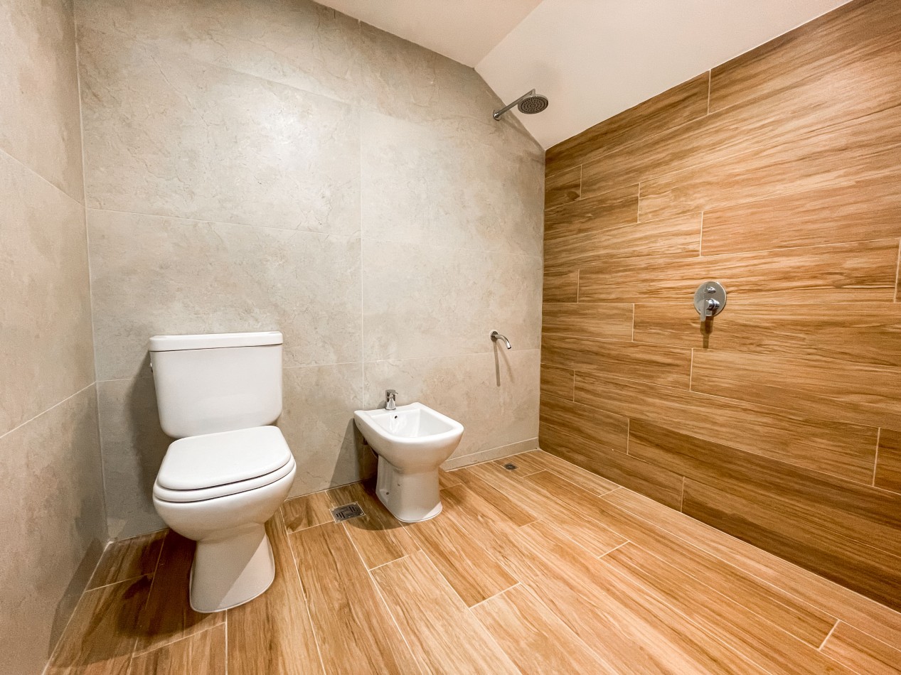 -EXCELENTE CHALET 5 AMB RECICLADO A NUEVO PARQUE LURO