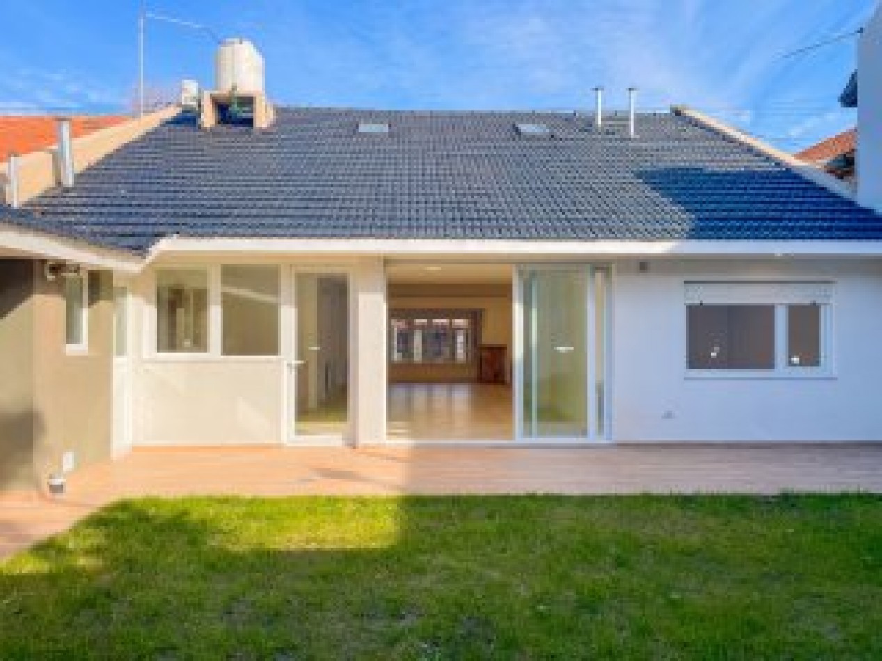 -EXCELENTE CHALET 5 AMB RECICLADO A NUEVO PARQUE LURO
