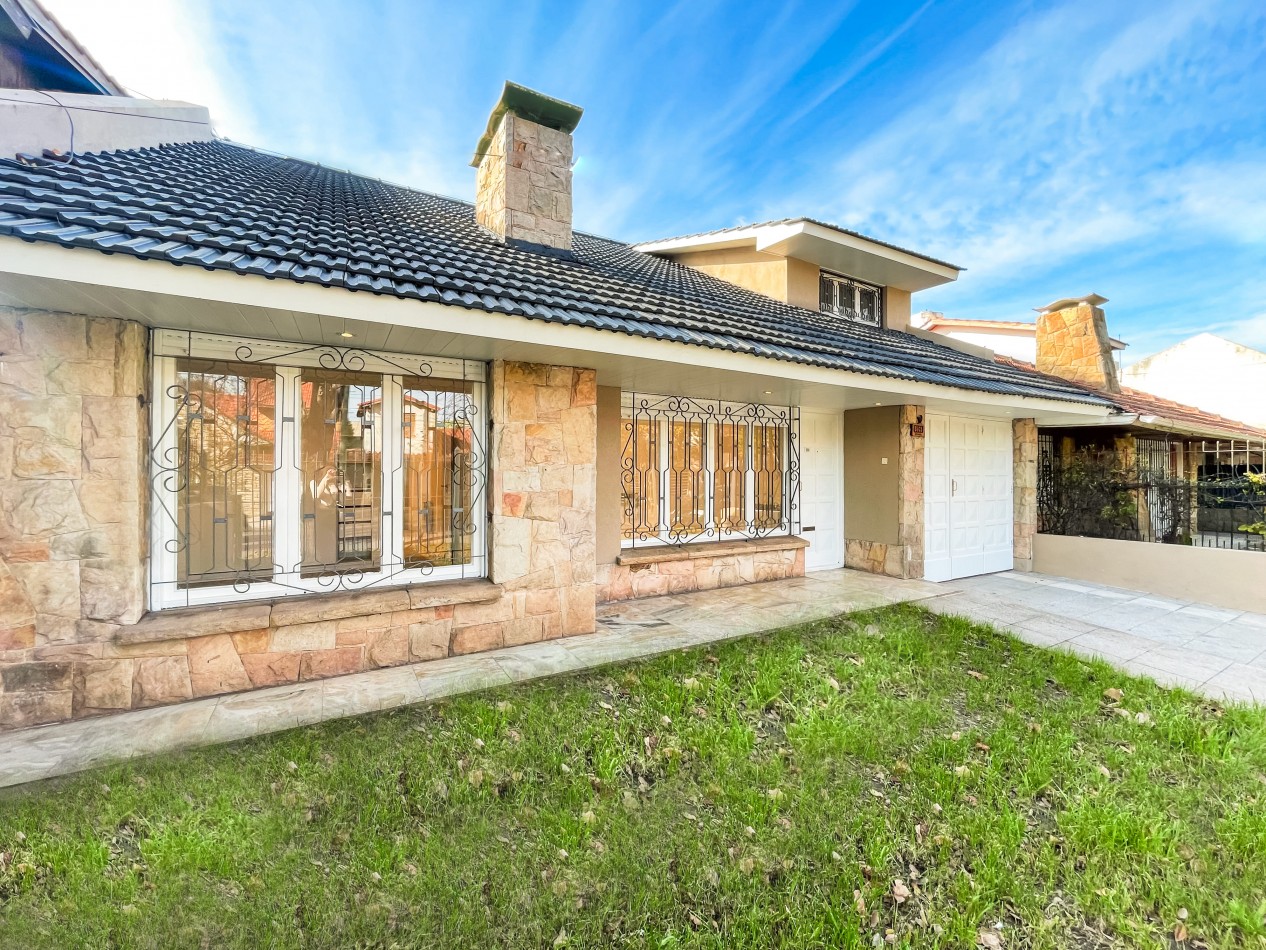 -EXCELENTE CHALET 5 AMB RECICLADO A NUEVO PARQUE LURO