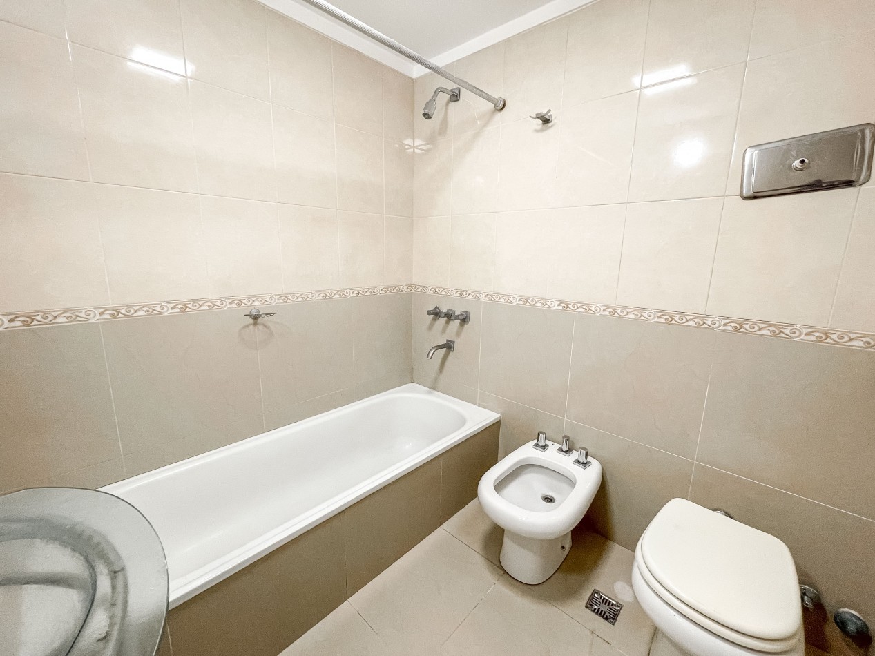 -EXCELENTE CHALET 5 AMB RECICLADO A NUEVO PARQUE LURO