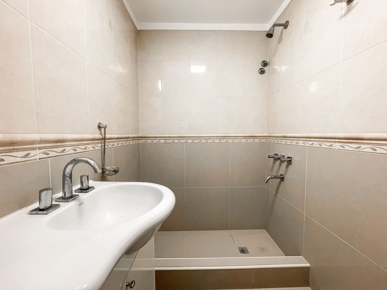 -EXCELENTE CHALET 5 AMB RECICLADO A NUEVO PARQUE LURO
