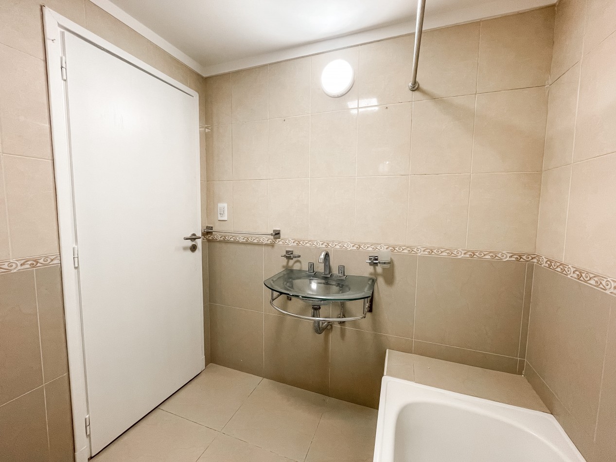 -EXCELENTE CHALET 5 AMB RECICLADO A NUEVO PARQUE LURO