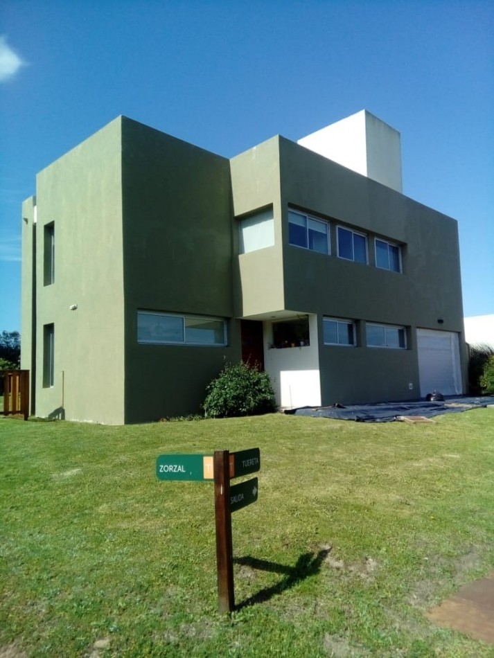 CASA CON GRAN PARQUE Y PILETA EN RUMENCO