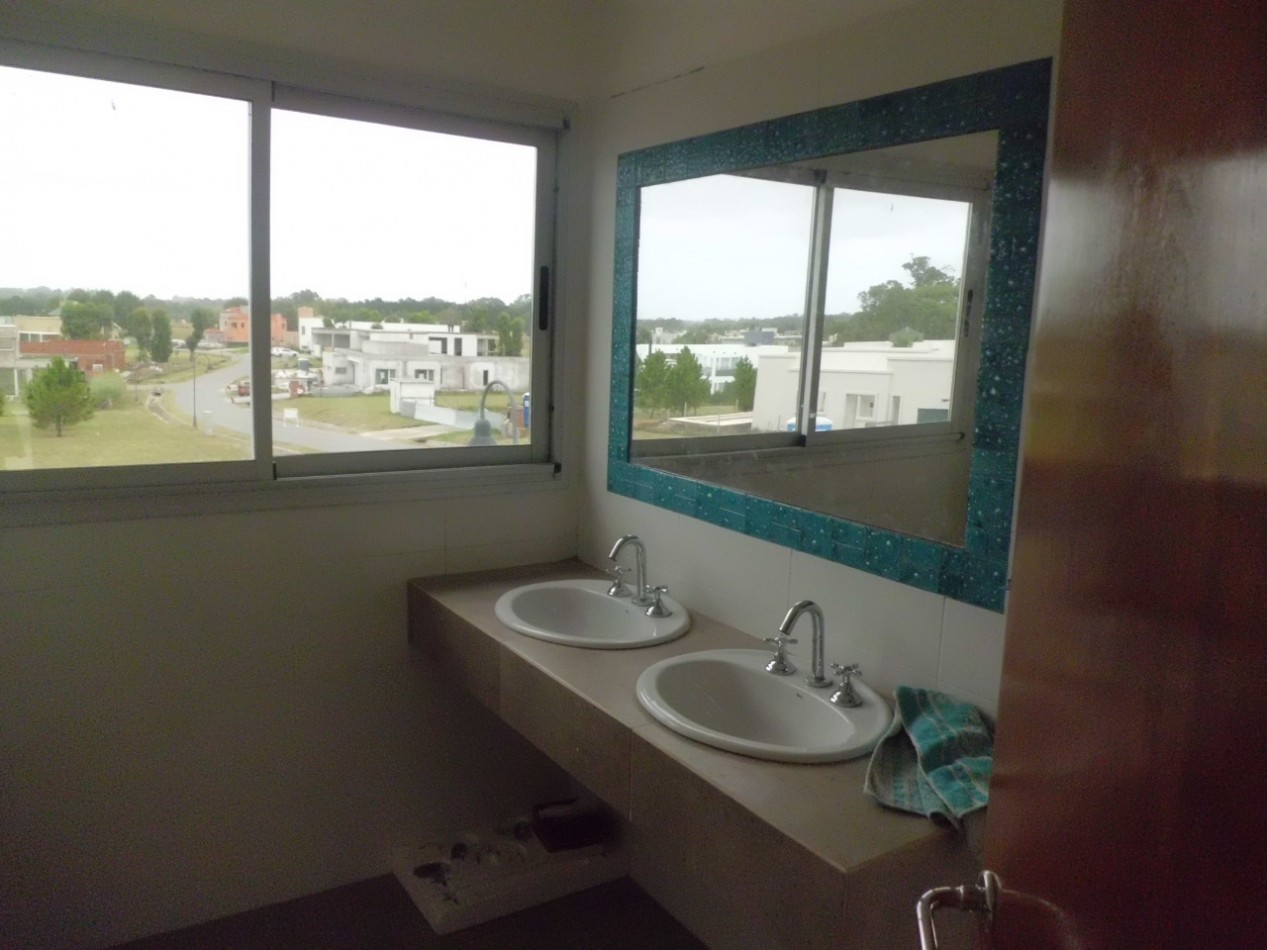CASA CON GRAN PARQUE Y PILETA EN RUMENCO