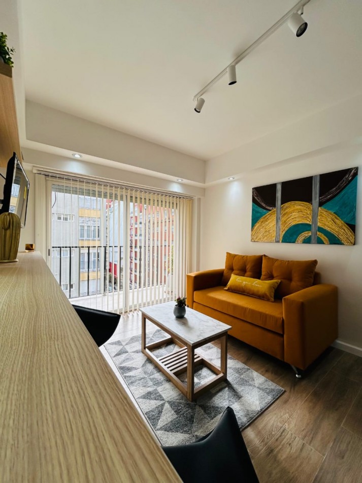 DEPARTAMENTO 2 AMB AL FRENTE CON BALCON VISTA LATERAL AL MAR PLAZA COLON