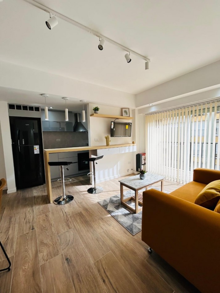 DEPARTAMENTO 2 AMB AL FRENTE CON BALCON VISTA LATERAL AL MAR PLAZA COLON
