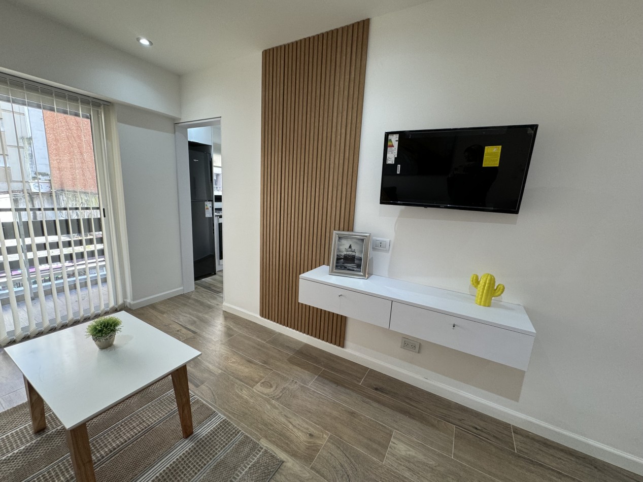 VENTA DEPTO DOS AMBIENTES CON BALCON ZONA CENTRO