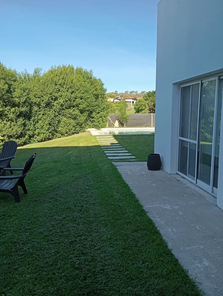 ALQUILER 24 MESES CASA CON PISCINA EN ARENAS DEL SUR