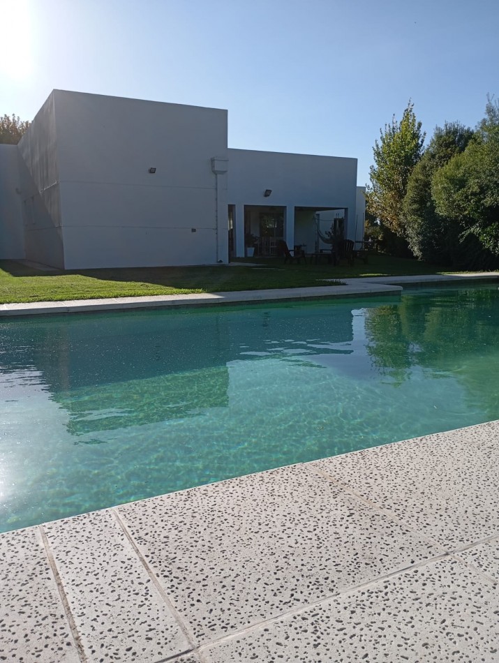 ALQUILER 24 MESES CASA CON PISCINA EN ARENAS DEL SUR