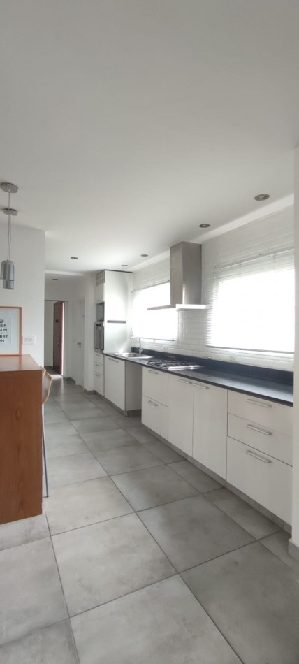 ALQUILER 24 MESES CASA CON PISCINA EN ARENAS DEL SUR