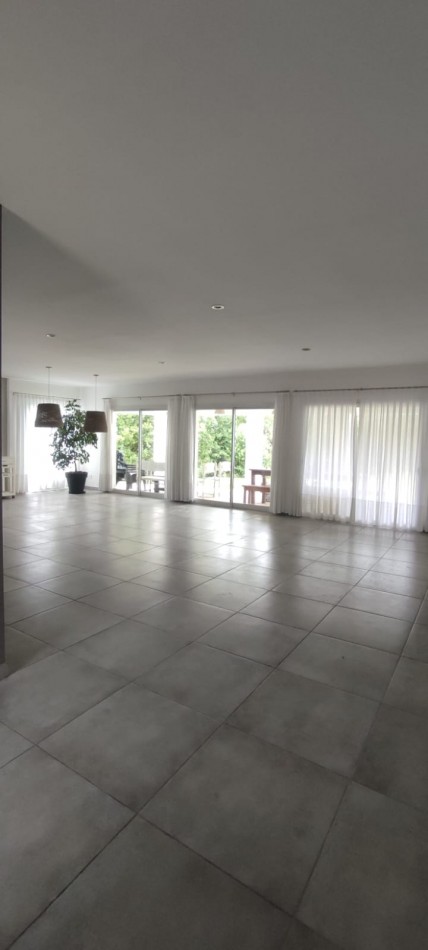 ALQUILER 24 MESES CASA CON PISCINA EN ARENAS DEL SUR