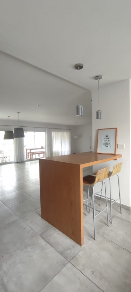 ALQUILER 24 MESES CASA CON PISCINA EN ARENAS DEL SUR