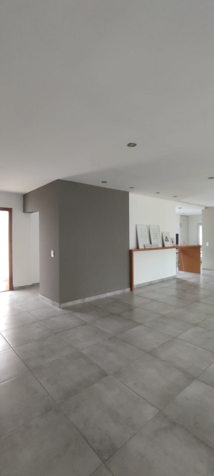 ALQUILER 24 MESES CASA CON PISCINA EN ARENAS DEL SUR