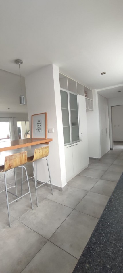 ALQUILER 24 MESES CASA CON PISCINA EN ARENAS DEL SUR