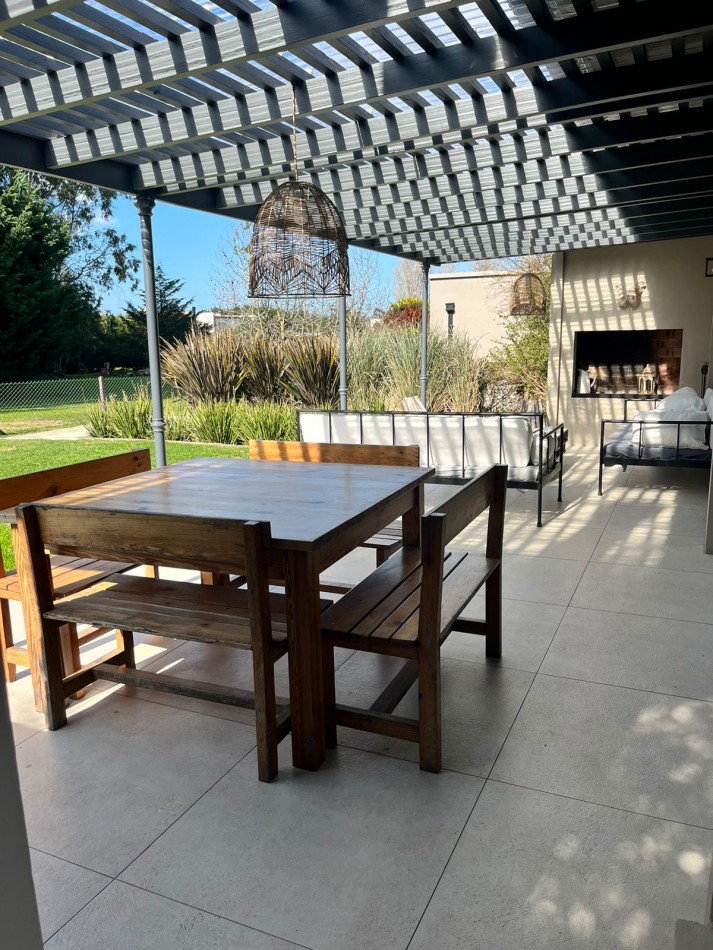 CASA EN VENTA 4 AMB CON PISCINA EN RUMENCO