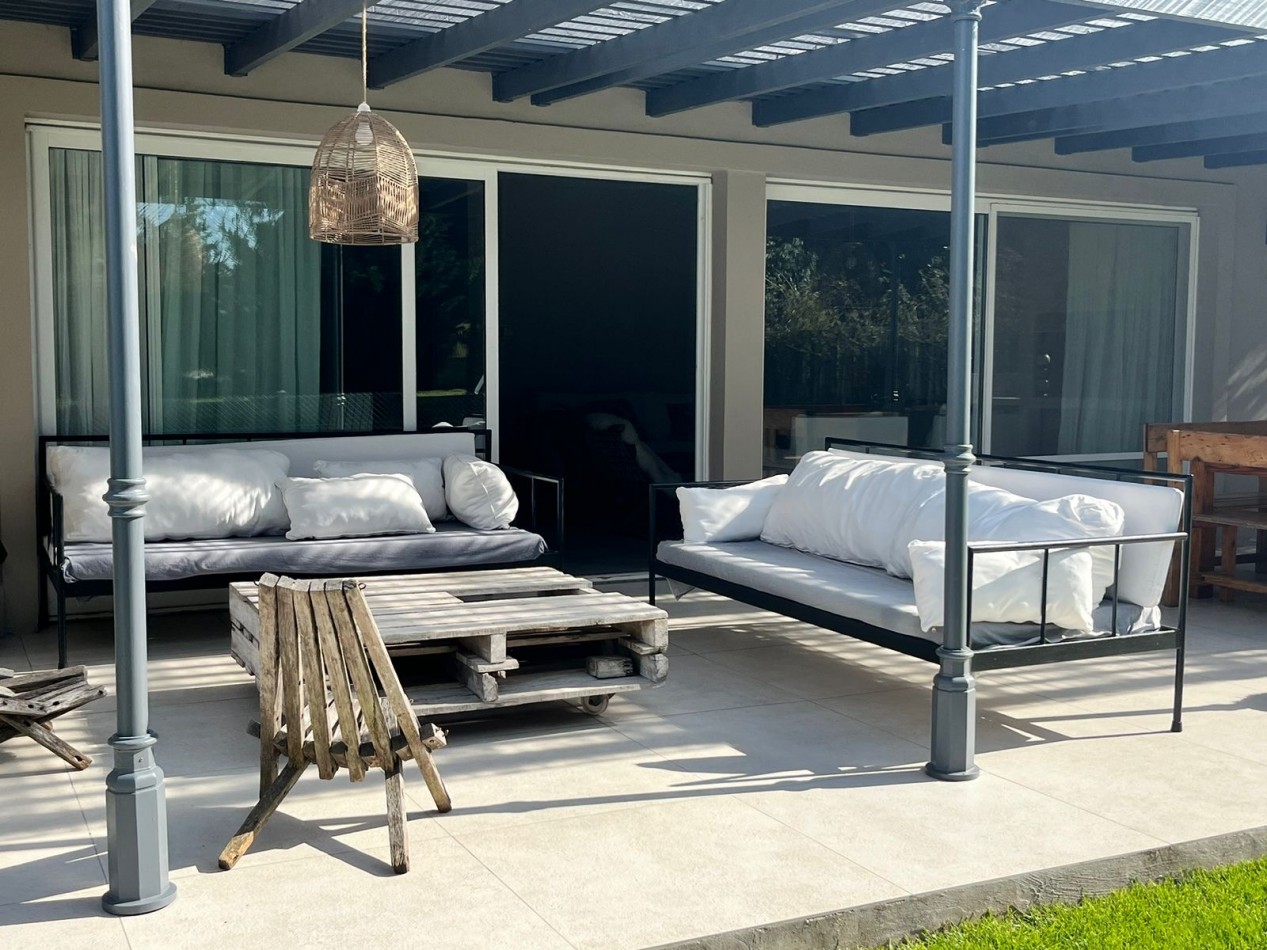 CASA EN VENTA 4 AMB CON PISCINA EN RUMENCO