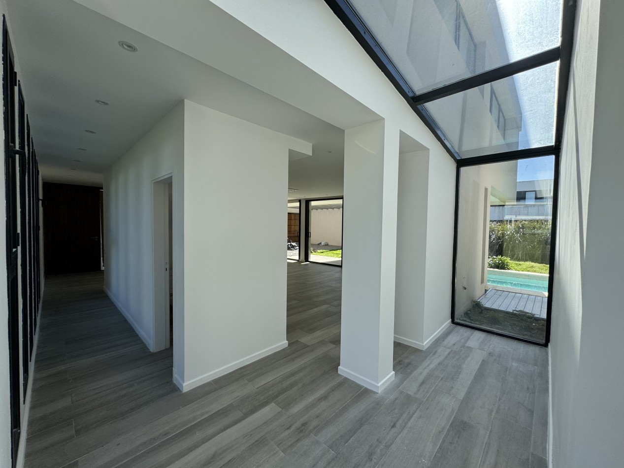 VENTA EN RUMENCO MODERNA CASA 4 AMB CON PISCINA