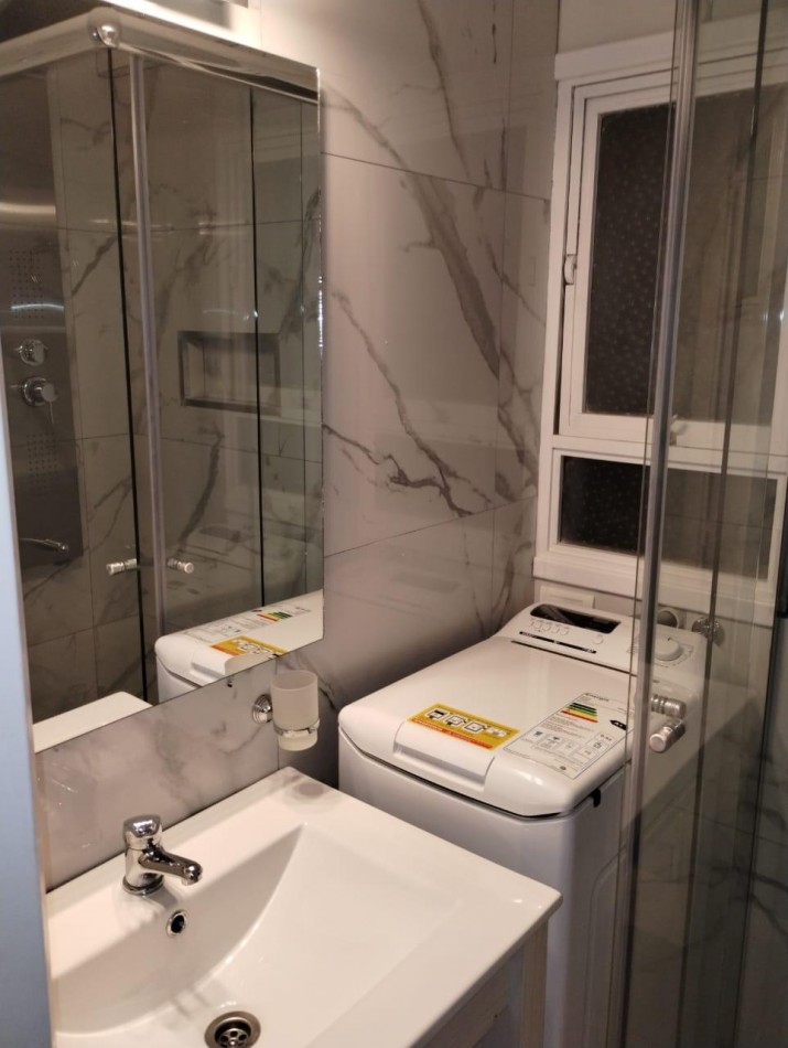 VENTA AMBIENTE LATERAL CON BALCON MUY SOLEADO