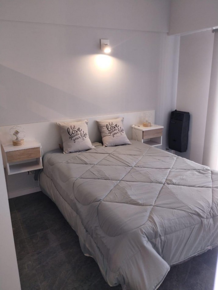 VENTA AMBIENTE LATERAL CON BALCON MUY SOLEADO