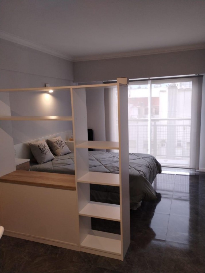 VENTA AMBIENTE LATERAL CON BALCON MUY SOLEADO