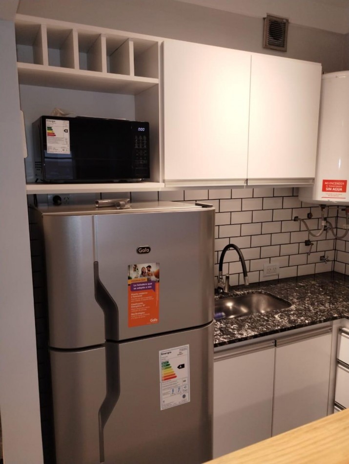 VENTA AMBIENTE LATERAL CON BALCON MUY SOLEADO