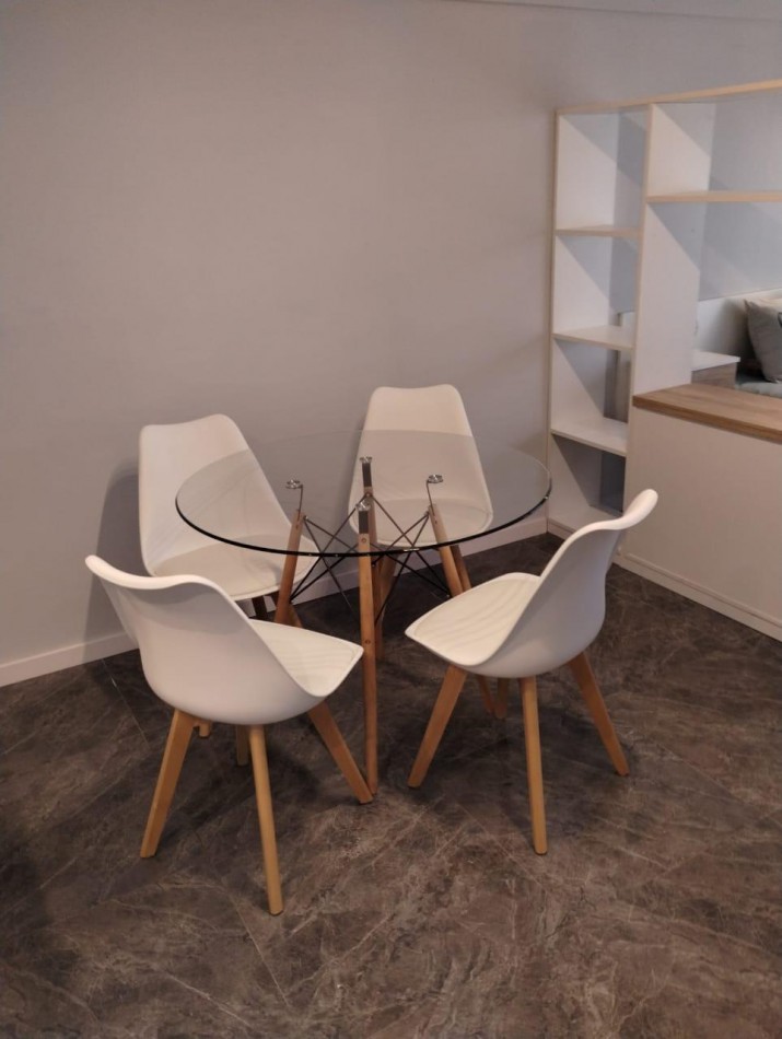 VENTA AMBIENTE LATERAL CON BALCON MUY SOLEADO
