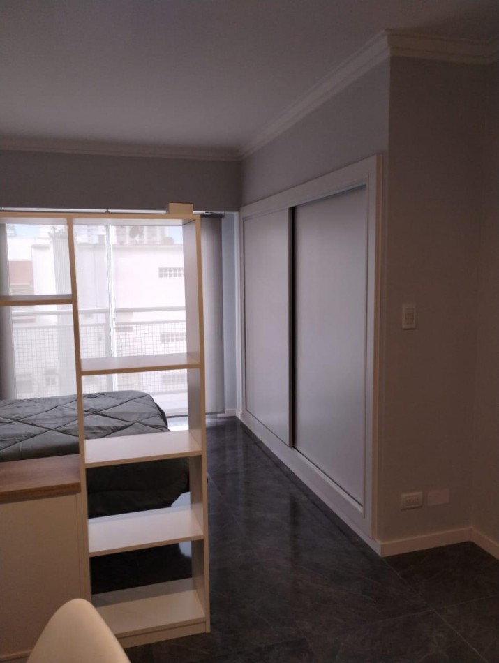 VENTA AMBIENTE LATERAL CON BALCON MUY SOLEADO