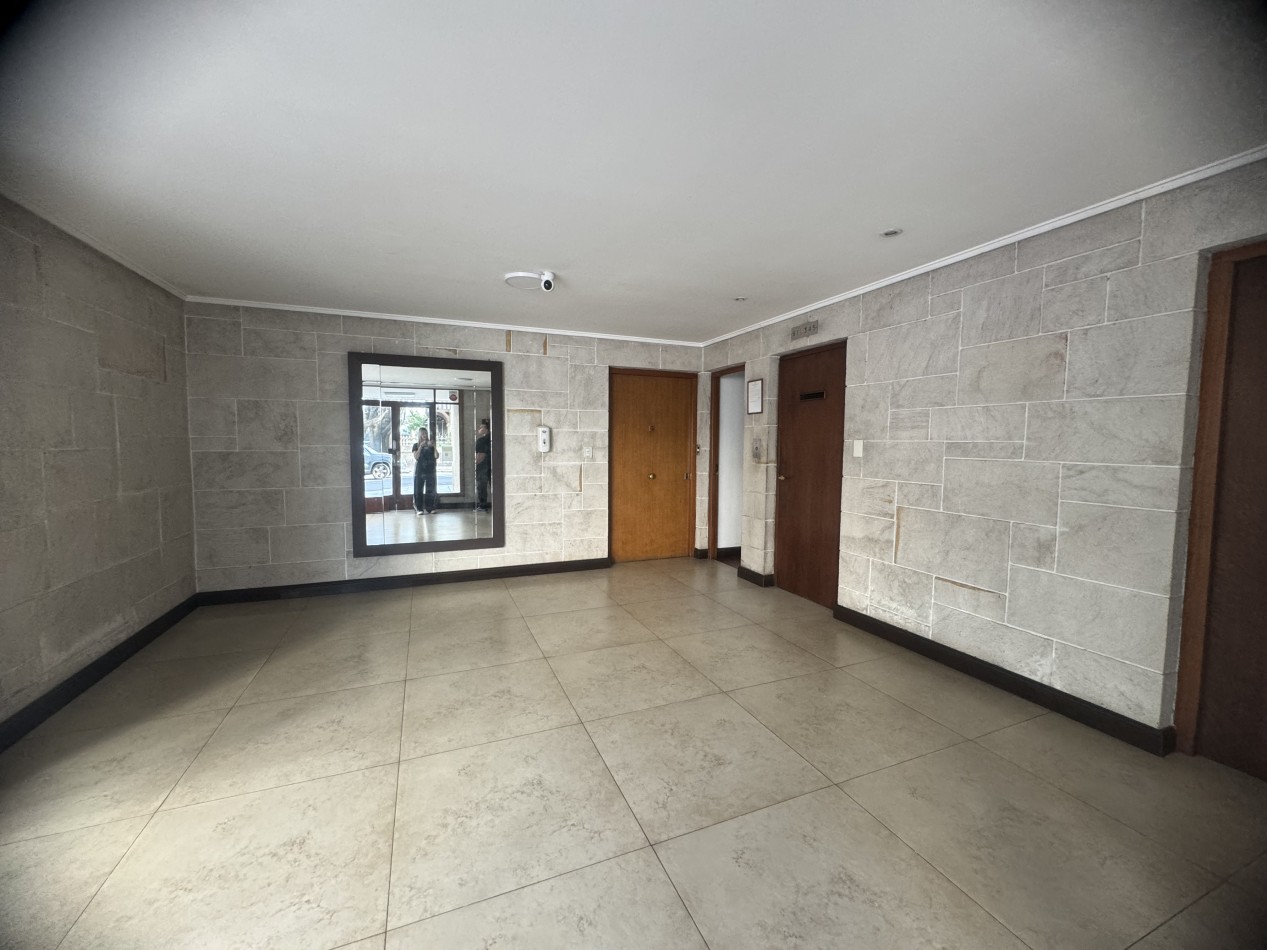 VENTA DEPARTAMENTO 3 AMB CON ESCRITORIO Y 2 ESPACIOS DE COCHERA PLAZA COLON
