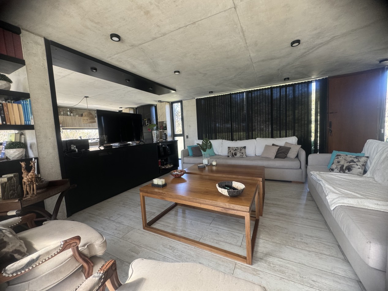 EXCELENTE CASA EN VENTA CON PISCINA EN ARENAS DEL SUR