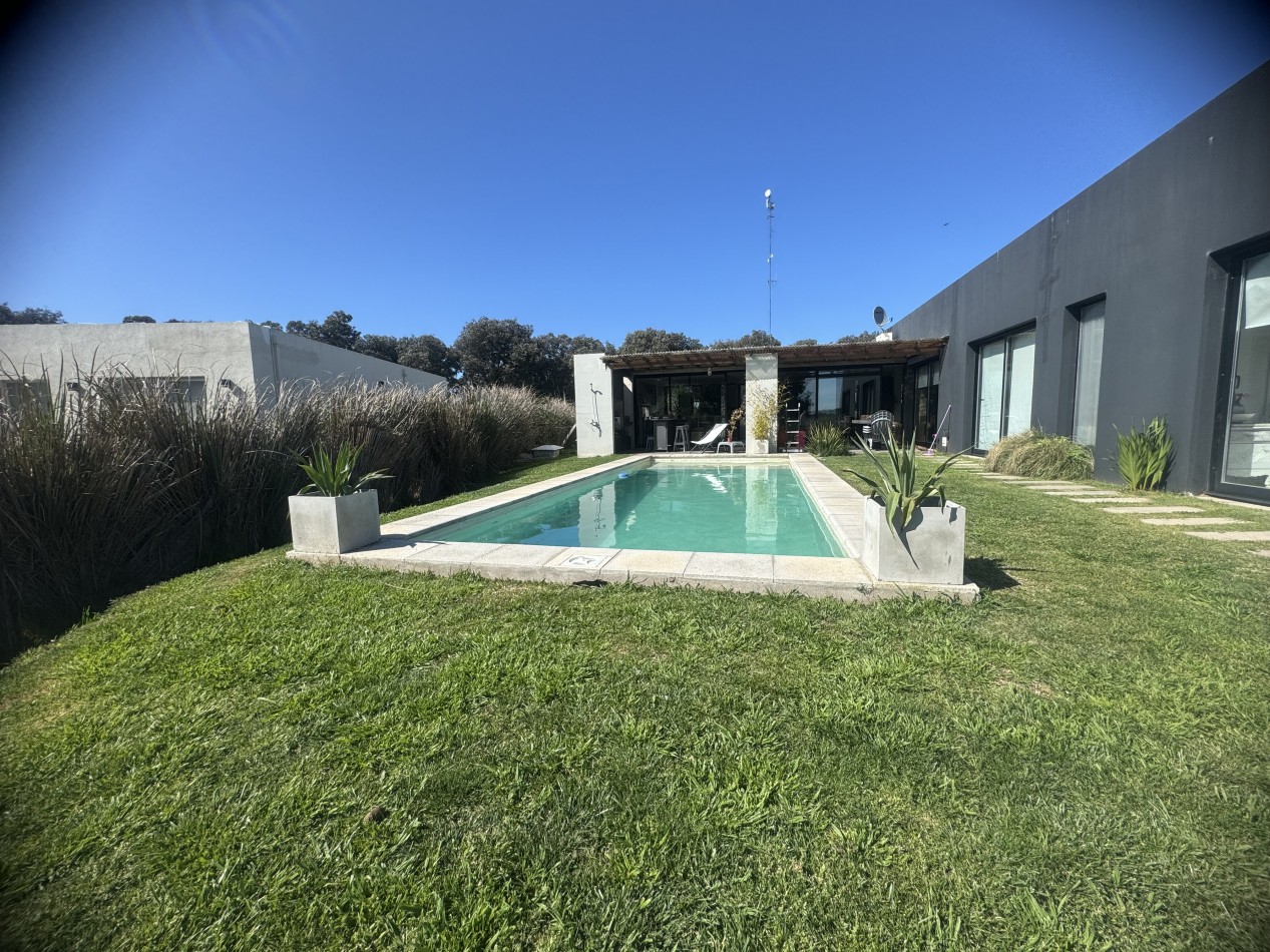 EXCELENTE CASA EN VENTA CON PISCINA EN ARENAS DEL SUR