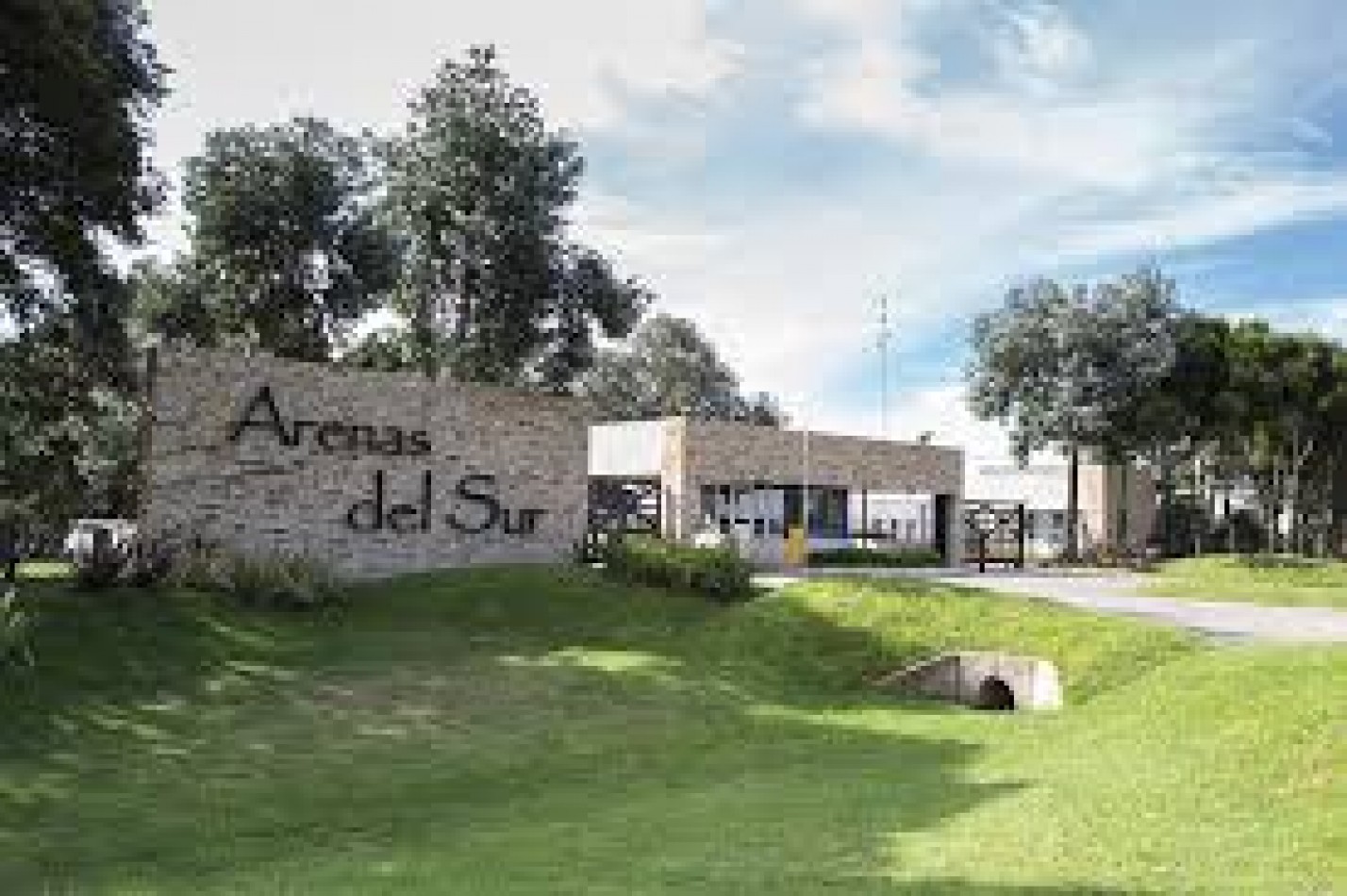 EXCELENTE CASA EN VENTA CON PISCINA EN ARENAS DEL SUR