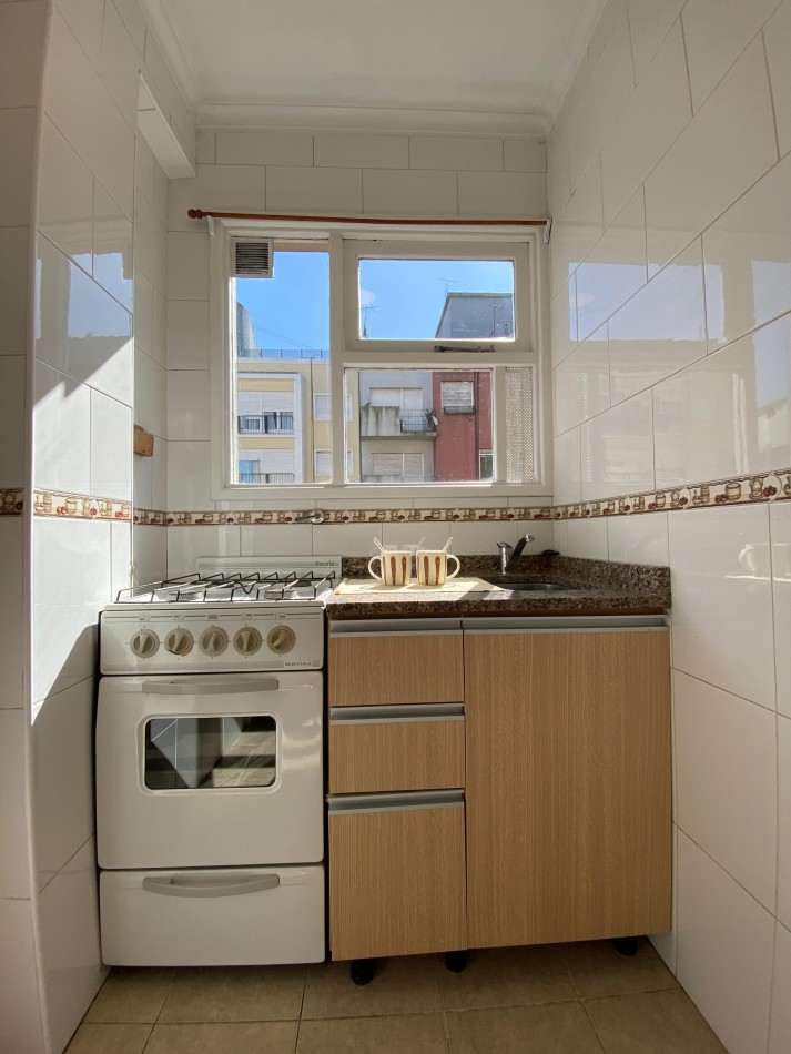 EXCELENTE LOFT DIVISIBLE 28 M2 C BALCON RECICLADO ZONA GUEMES