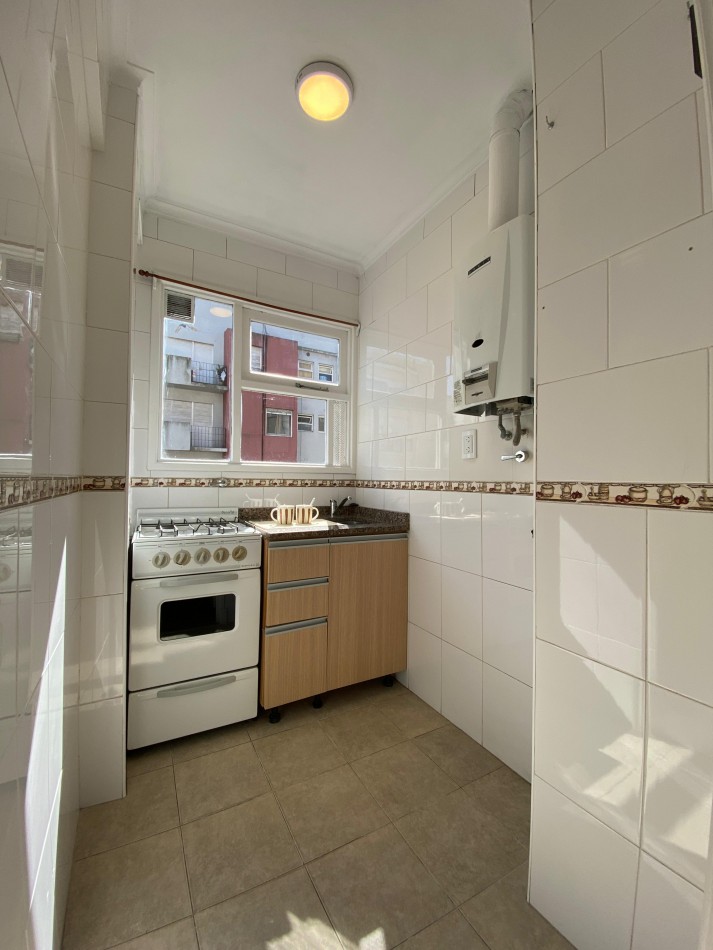 EXCELENTE LOFT DIVISIBLE 28 M2 C BALCON RECICLADO ZONA GUEMES