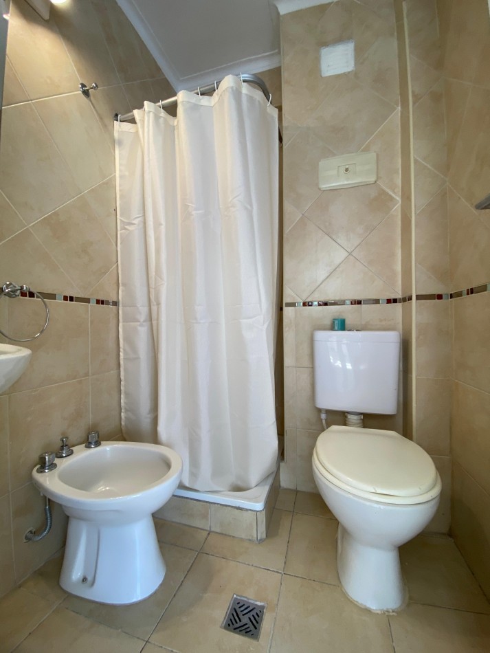 EXCELENTE LOFT DIVISIBLE 28 M2 C BALCON RECICLADO ZONA GUEMES