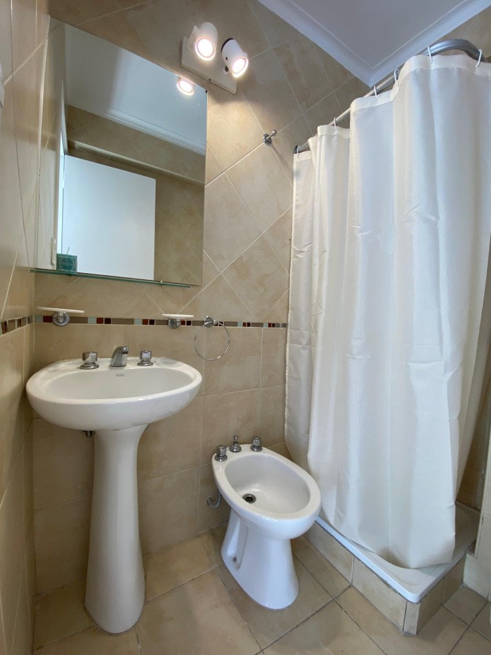 EXCELENTE LOFT DIVISIBLE 28 M2 C BALCON RECICLADO ZONA GUEMES