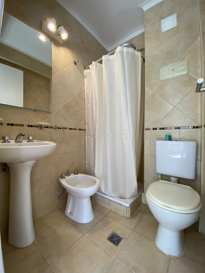 EXCELENTE LOFT DIVISIBLE 28 M2 C BALCON RECICLADO ZONA GUEMES