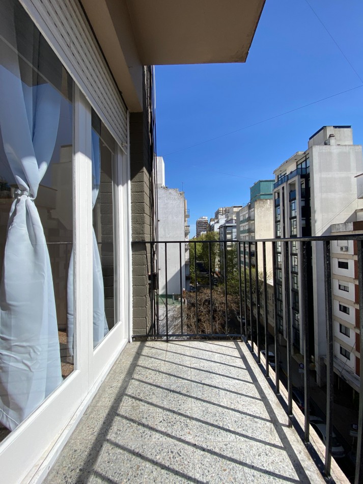 EXCELENTE LOFT DIVISIBLE 28 M2 C BALCON RECICLADO ZONA GUEMES