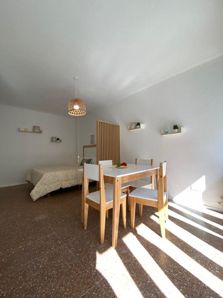 EXCELENTE LOFT DIVISIBLE 28 M2 C BALCON RECICLADO ZONA GUEMES