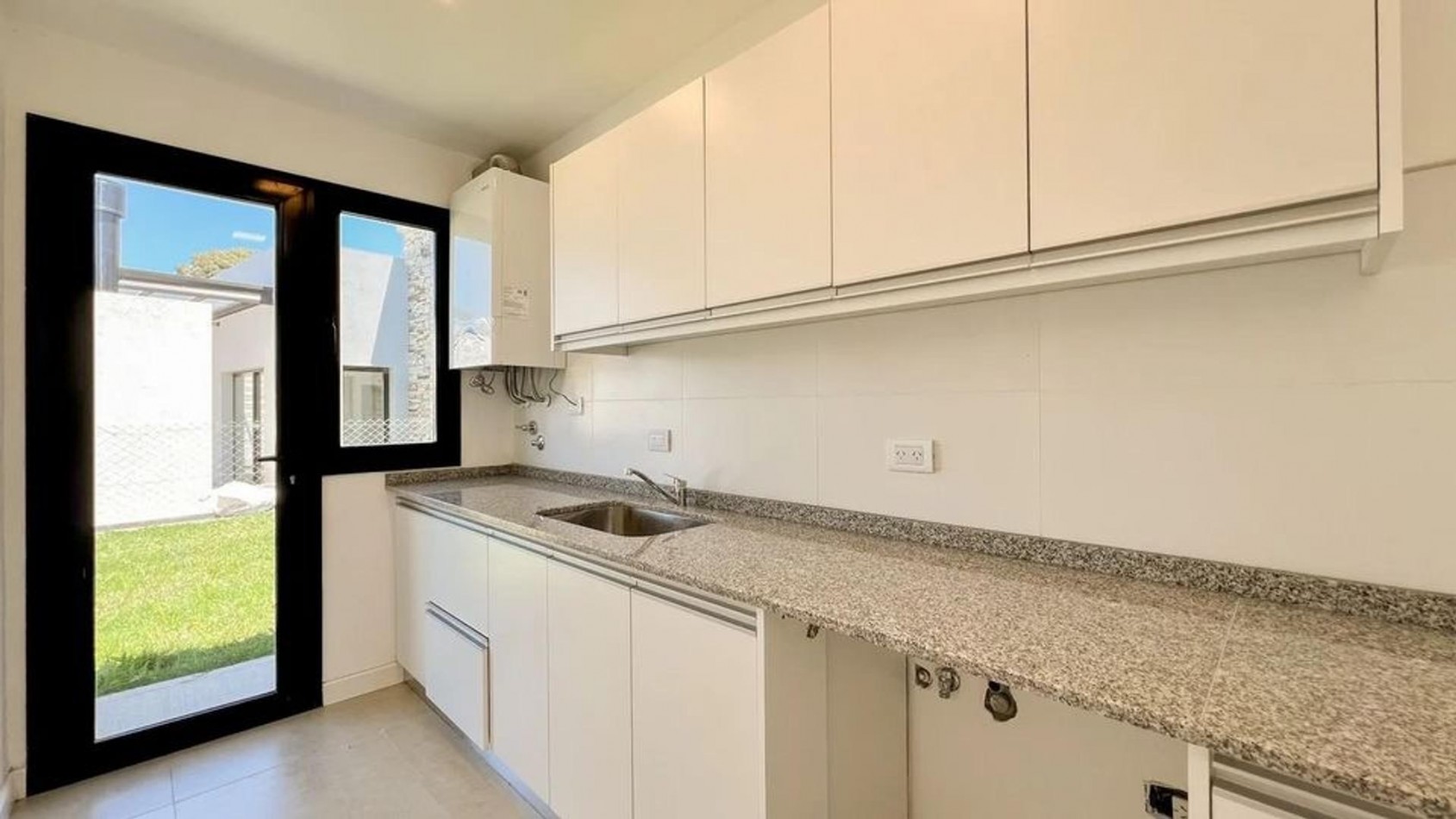 OPORTUNIDAD CASA A ESTRENAR A LA VENTA EN EL BARRIO PRIVADO RUMENCO JOVEN