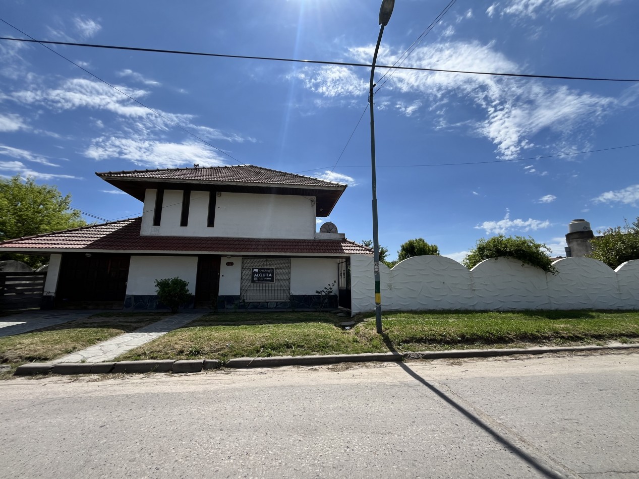 ALQUILER TEMPORAL O ANUAL AMPLIA CASA 3 AMBIENTES CON PARQUE Y PARRILLA EN PUNTA MOGOTES