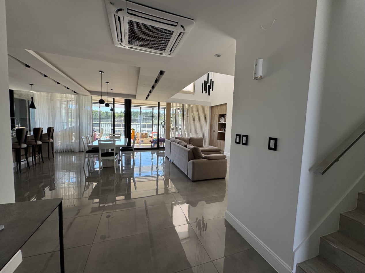 CASA EN VENTA CON PISCINA EN RUMENCO JOVEN