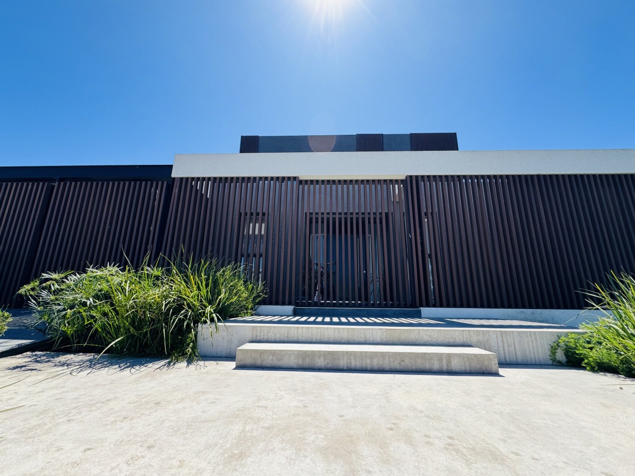CASA EN VENTA CON PISCINA EN RUMENCO JOVEN