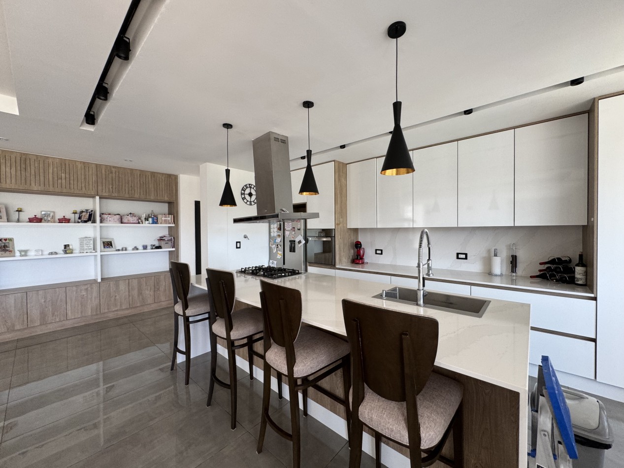 CASA EN VENTA CON PISCINA EN RUMENCO JOVEN
