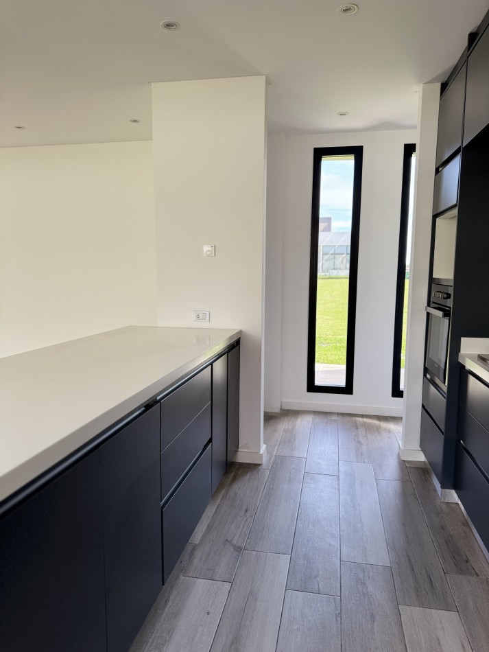 VENTA EN RUMENCO MODERNA CASA 4 AMB CON PISCINA