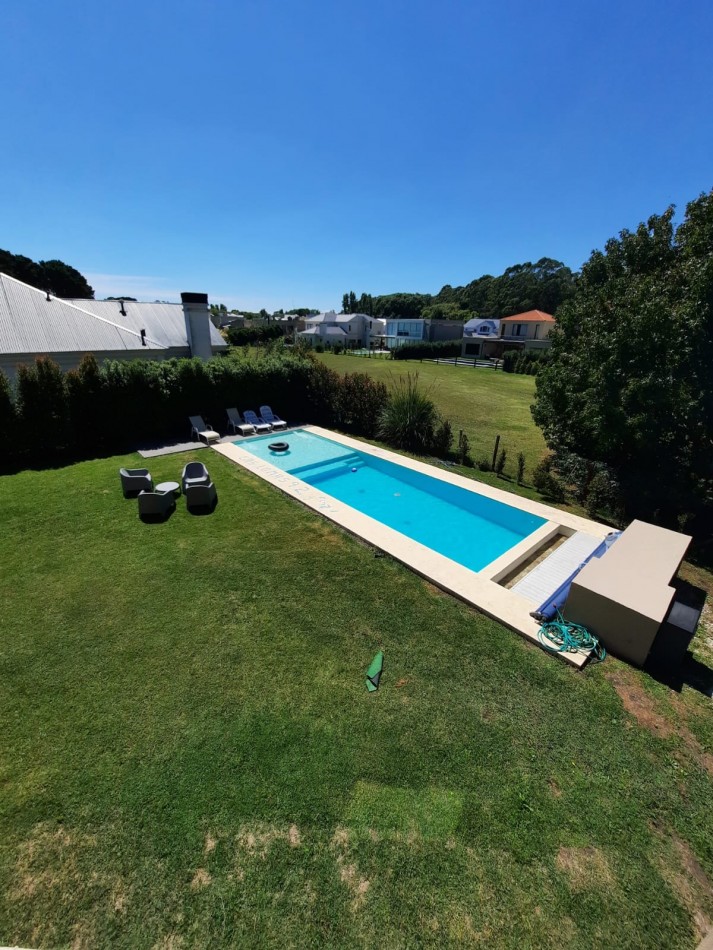 CASA CON PISCINA EN ALQUILER DE MARZO A DICIEMBRE