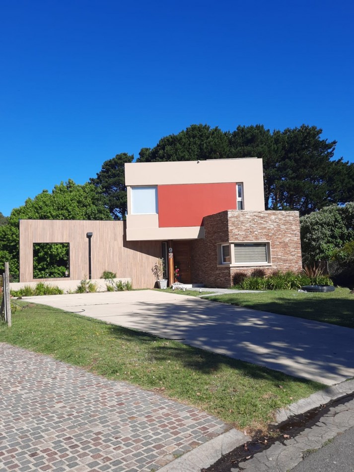 CASA CON PISCINA EN ALQUILER DE MARZO A DICIEMBRE
