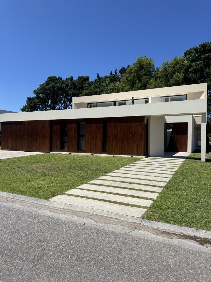 VENTA EN RUMENCO MODERNA CASA 4 AMB CON PISCINA