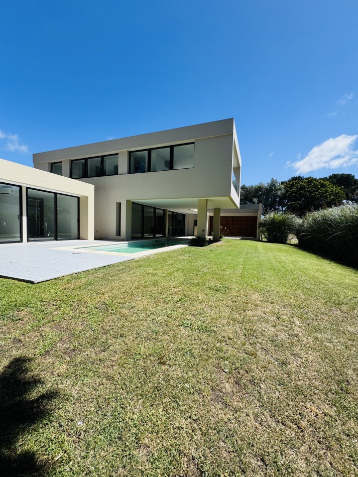 VENTA EN RUMENCO MODERNA CASA 4 AMB CON PISCINA